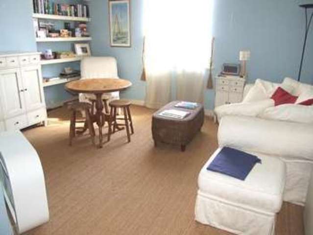  Image of 2 Bedroom Flat to rent at Weymouth, DT4 8UA