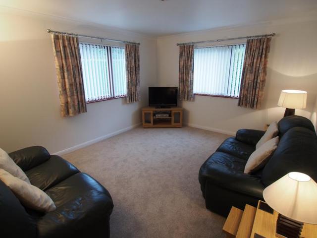  Image of 3 Bedroom Cottage to rent at Dyce Aberdeen Aberdeen, AB21 0HT