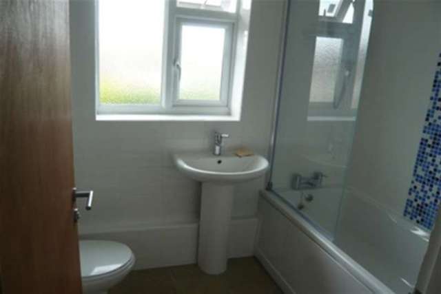  Image of 3 Bedroom Detached to rent at Canterbury, CT1 3PS
