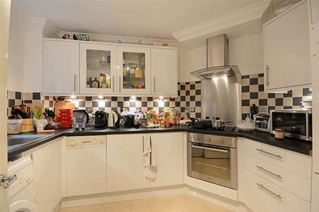  Image of 2 Bedroom Flat to rent at Goodge Street, W1T 4HJ
