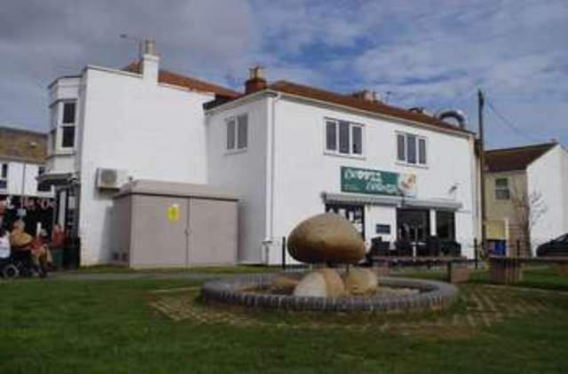  Image of 3 Bedroom Flat to rent at Abingdon Street  Burnham-On-Sea, TA8 1PH