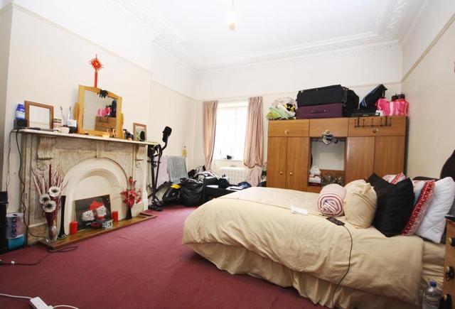  Image of 6 Bedroom Detached for sale at London, SE4 1QQ