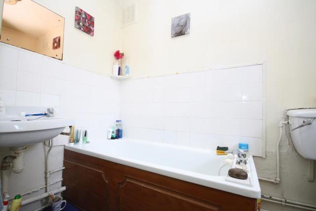  Image of 6 Bedroom Detached for sale at London, SE4 1QQ