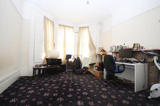  Image of 6 Bedroom Detached for sale at London, SE4 1QQ