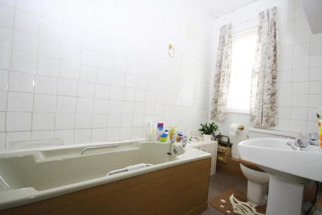  Image of 6 Bedroom Detached for sale at London, SE4 1QQ
