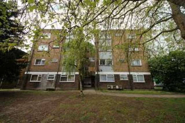  Image of 2 Bedroom Flat to rent at High Road  Harrow, HA3 5EL