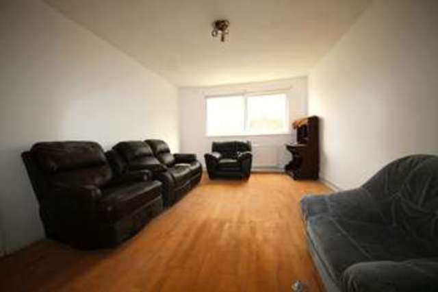  Image of 2 Bedroom Flat to rent at High Road  Harrow, HA3 5EL