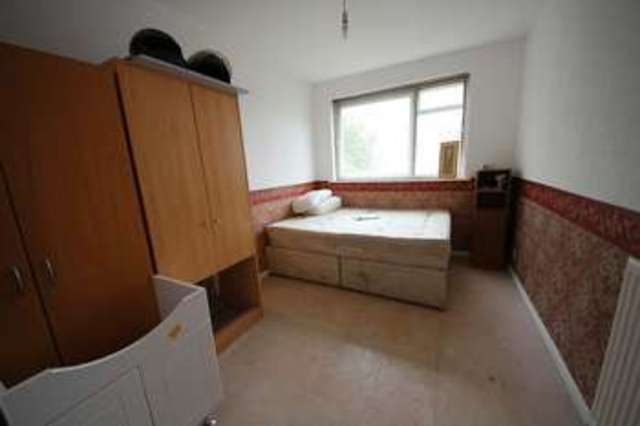  Image of 2 Bedroom Flat to rent at High Road  Harrow, HA3 5EL