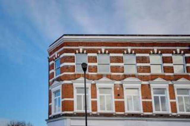  Image of 2 Bedroom Flat for sale at Nightingale Lane  Crouch End, N8 7QU