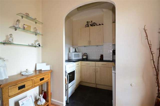  Image of 1 Bedroom Flat for sale at Portsmouth Hampshire Portsmouth, PO2 8SS
