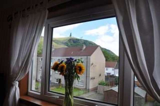  Image of 2 Bedroom Flat to rent at The Wynd  ALVA, FK12 5LP