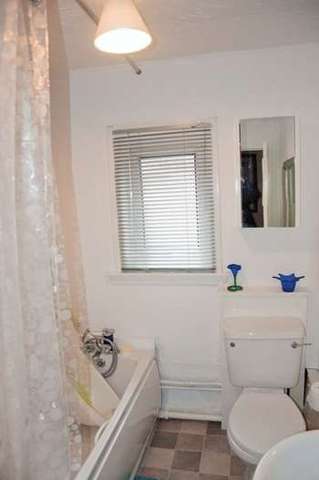  Image of 2 Bedroom Flat to rent at The Wynd  ALVA, FK12 5LP