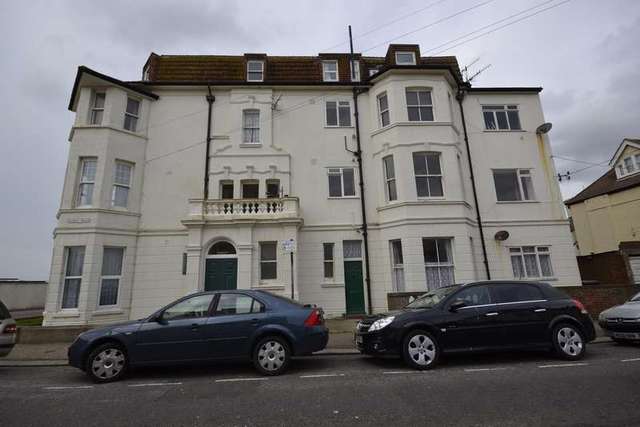  Image of 2 Bedroom Flat to rent at Marina  Bexhill On Sea, TN40 1DD