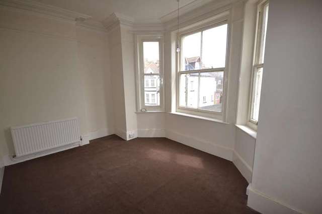  Image of 2 Bedroom Flat to rent at Marina  Bexhill On Sea, TN40 1DD
