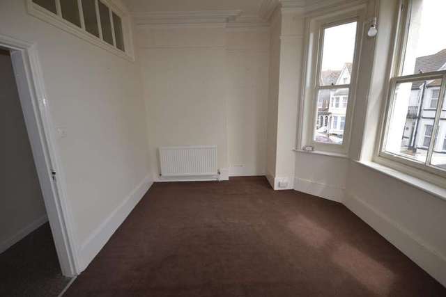 Image of 2 Bedroom Flat to rent at Marina  Bexhill On Sea, TN40 1DD
