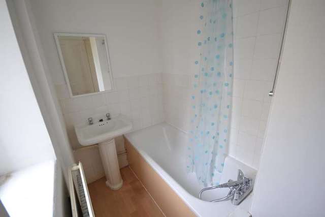  Image of 2 Bedroom Flat to rent at Marina  Bexhill On Sea, TN40 1DD