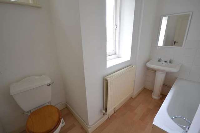  Image of 2 Bedroom Flat to rent at Marina  Bexhill On Sea, TN40 1DD