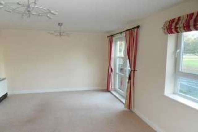  Image of 2 Bedroom Flat to rent at Albert Promenade  Halifax, HX3 0HD