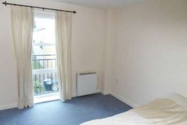  Image of 2 Bedroom Flat to rent at Albert Promenade  Halifax, HX3 0HD