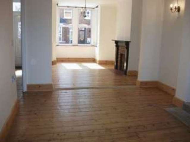  Image of 3 Bedroom Detached to rent at Armscroft Road Barnwood Gloucester, GL2 0SJ