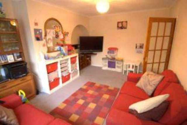 Image of 3 Bedroom Semi-Detached for sale at Shirley Croydon Shirley, CR0 7SG