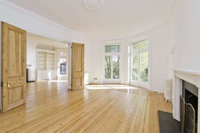  Image of 3 Bedroom Flat to rent at Barkston Gardens  London, SW5 0EL