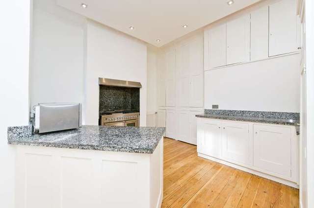  Image of 3 Bedroom Flat to rent at Barkston Gardens  London, SW5 0EL