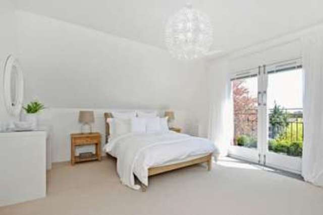  Image of 6 Bedroom Terraced for sale at Beaconsfield Road Clifton Bristol, BS8 2TR