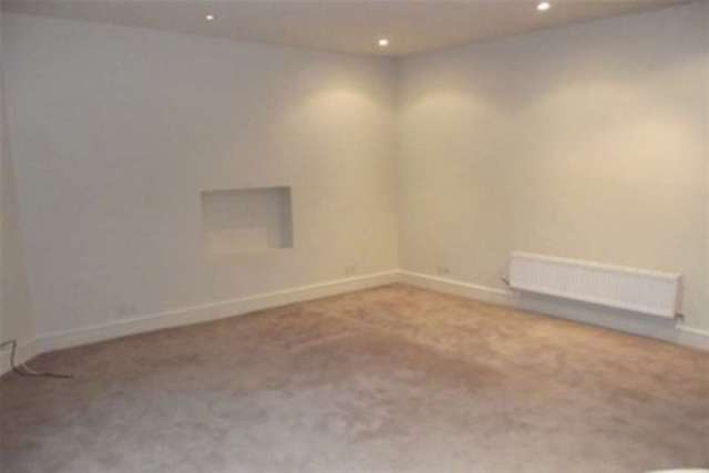  Image of 3 Bedroom Detached to rent at Wilmslow, SK9 5ER