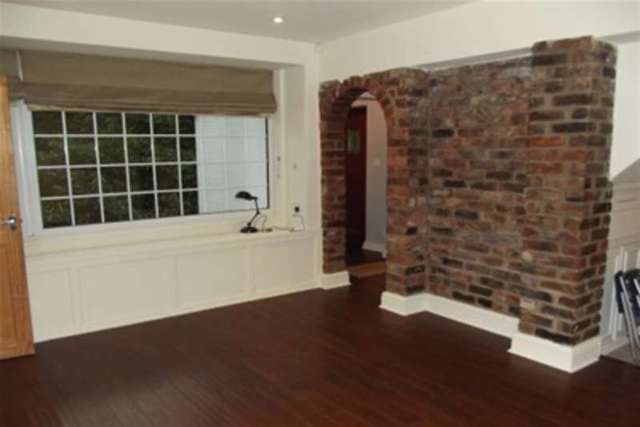  Image of 3 Bedroom Detached to rent at Wilmslow, SK9 5ER