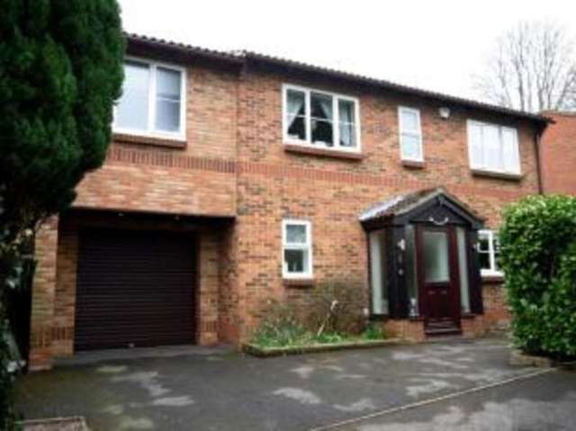  Image of 4 Bedroom Detached for sale at Blandford Forum Dorset Blandford Forum, DT11 7UX