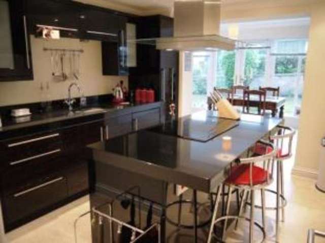  Image of 4 Bedroom Detached for sale at Blandford Forum Dorset Blandford Forum, DT11 7UX