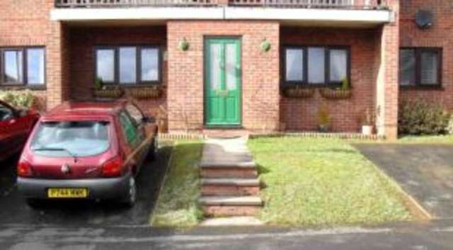 Image of 2 Bedroom Flat for sale at Kidderminster Worcestershire Cookley, DY10 2UQ