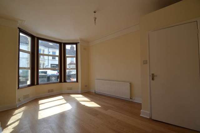  Image of 2 Bedroom Flat for sale at Willesden, NW2 5PP