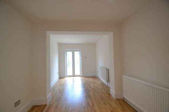  Image of 2 Bedroom Flat for sale at Willesden, NW2 5PP