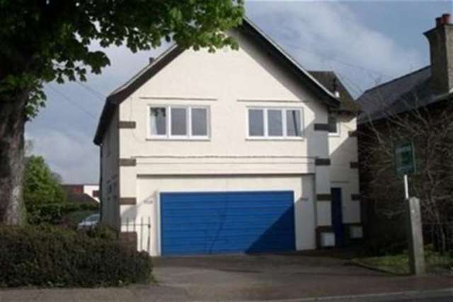  Image of 3 Bedroom Flat to rent at Chichester, PO19 8PY