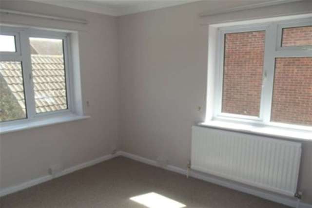  Image of 3 Bedroom Detached to rent at Clacton-on-Sea, CO16 7DD