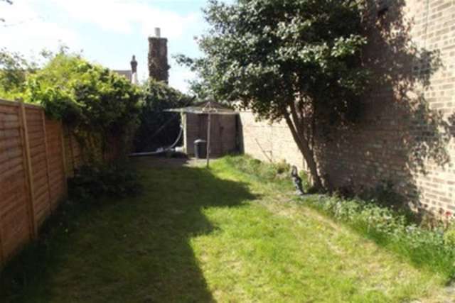  Image of 2 Bedroom Detached to rent at Clacton-on-Sea, CO15 3LT