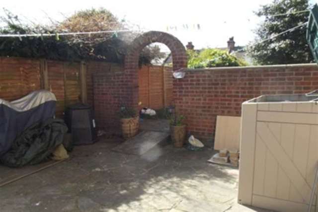  Image of 2 Bedroom Detached to rent at Clacton-on-Sea, CO15 3LT