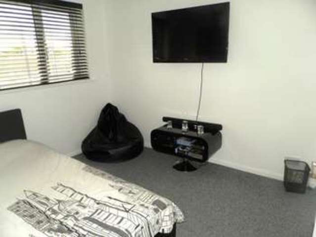  Image of 3 Bedroom Terraced for sale at Coleridge Crescent  Goring,Worthing, BN12 6LT