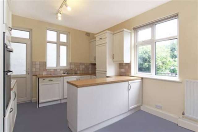  Image of 4 Bedroom Detached to rent at Southfields, SW18 5PR