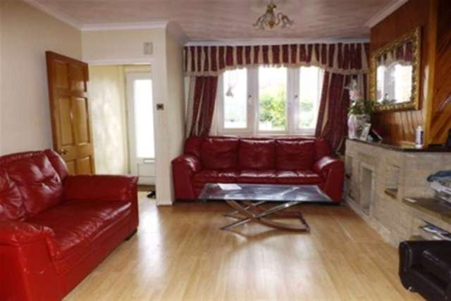  Image of 3 Bedroom Detached to rent at Swindon, SN2 1AG