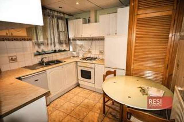  Image of 4 Bedroom Flat to rent at Cromer Street  London, WC1H 8LG