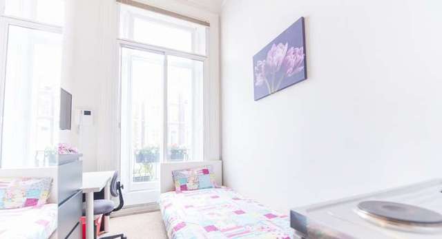  Image of Flat to rent at London, SW7 4HA