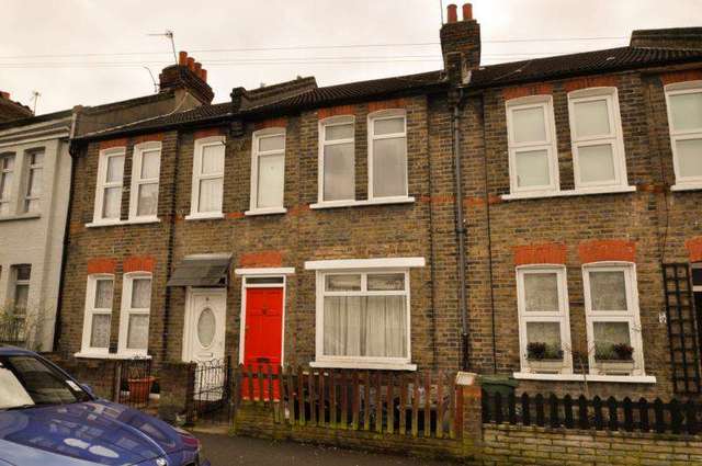  Image of 2 Bedroom Detached to rent at London  Colliers Wood, SW19 2DJ