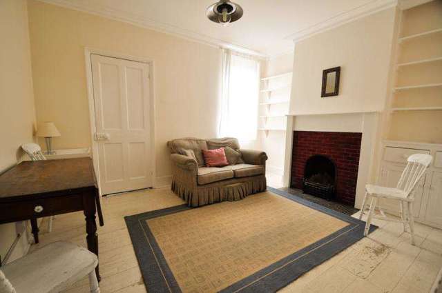  Image of 2 Bedroom Detached to rent at London  Colliers Wood, SW19 2DJ