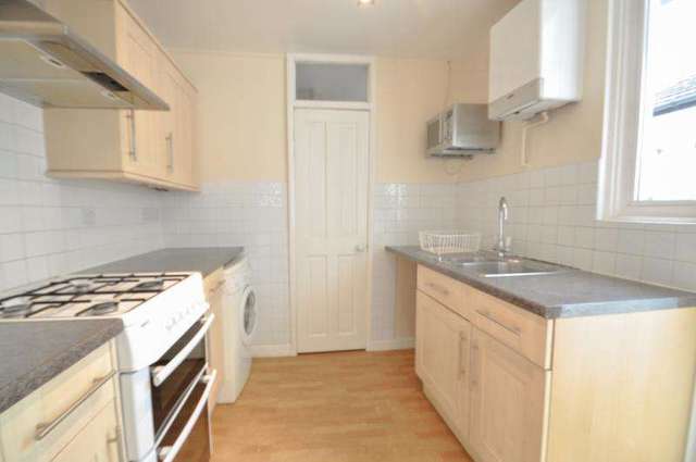  Image of 2 Bedroom Detached to rent at London  Colliers Wood, SW19 2DJ