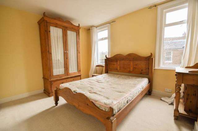  Image of 2 Bedroom Detached to rent at London  Colliers Wood, SW19 2DJ