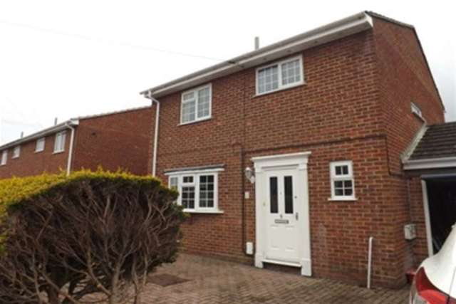  Image of 3 Bedroom Detached to rent at Waterlooville, PO8 8RN