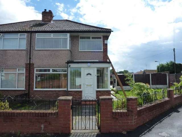  Image of 3 Bedroom Semi-Detached to rent at Dunbeath Avenue  Prescot, L35 0QH